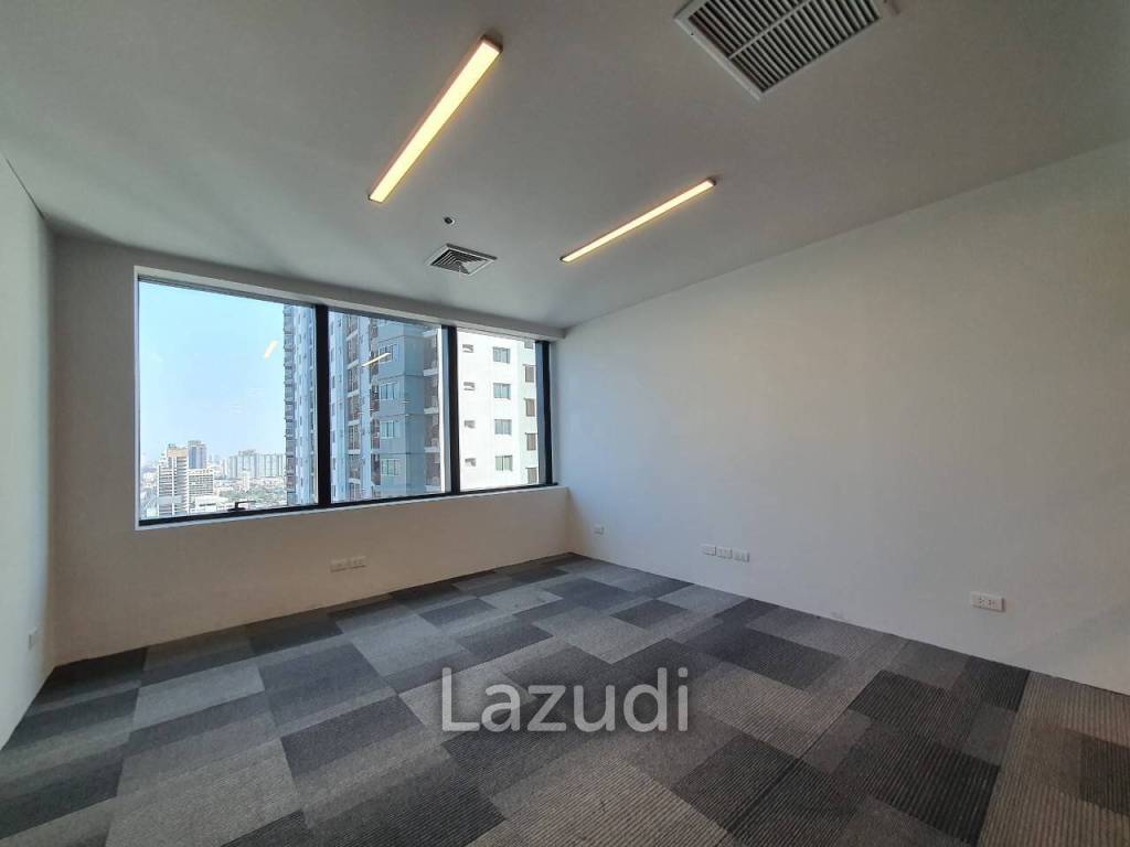 Premium Office Space for Sale in Huaykwang