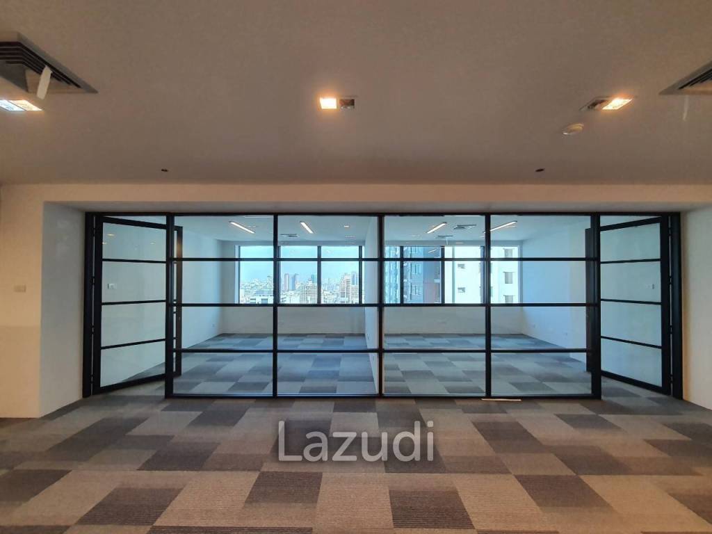 Premium Office Space for Sale in Huaykwang