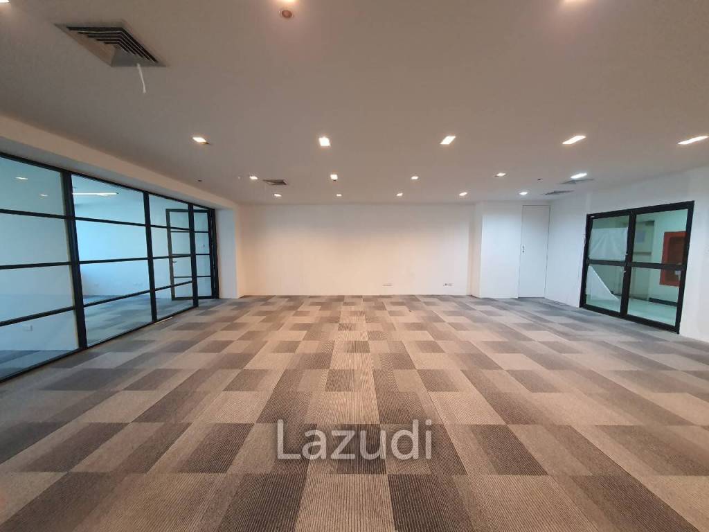 Premium Office Space for Sale in Huaykwang