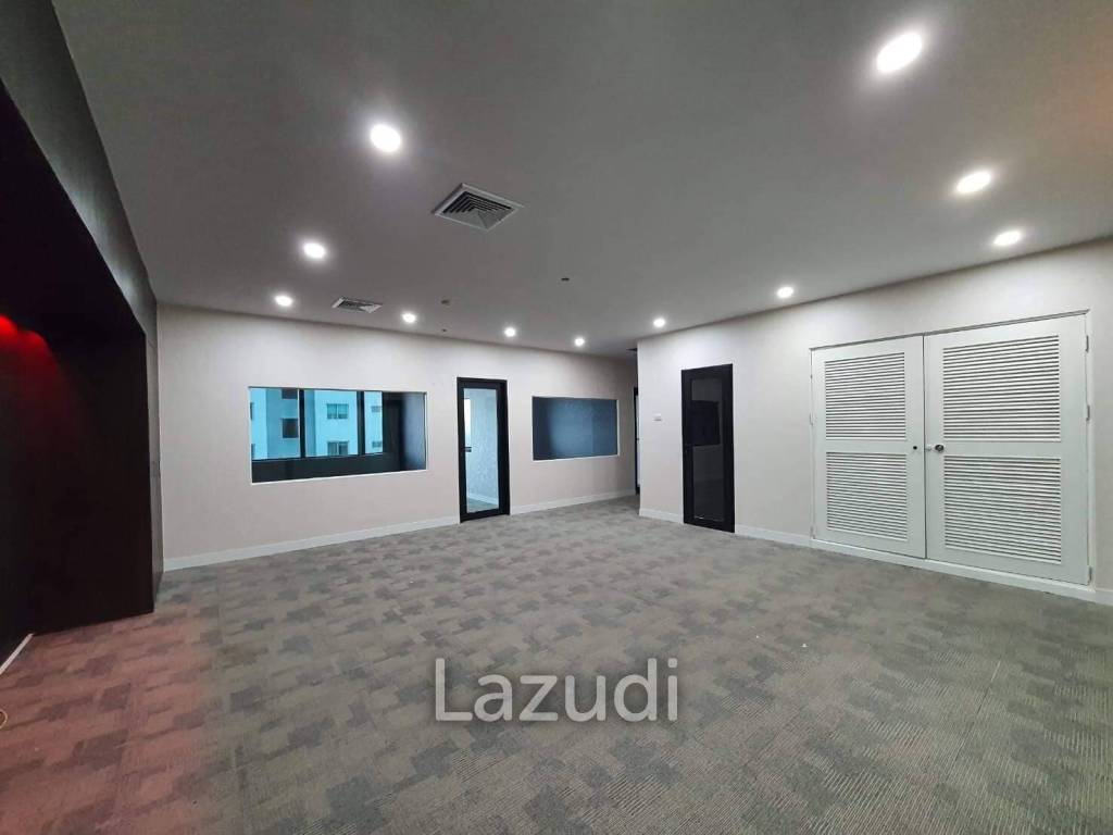 Premium Office Space for Sale in Huaykwang