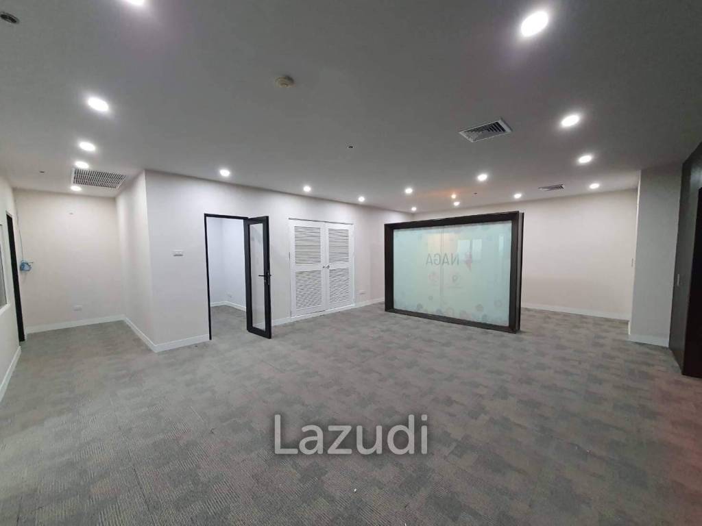 Premium Office Space for Sale in Huaykwang