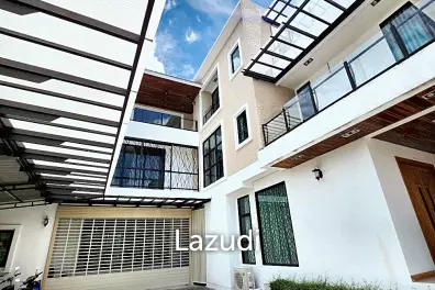 9 Bed 1,896 SQ.M House for sale Soi Punnawithi 27