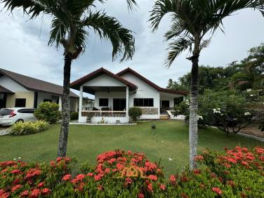 House in Bang Rak  - 600m to the Beach, Prime for Renovation
