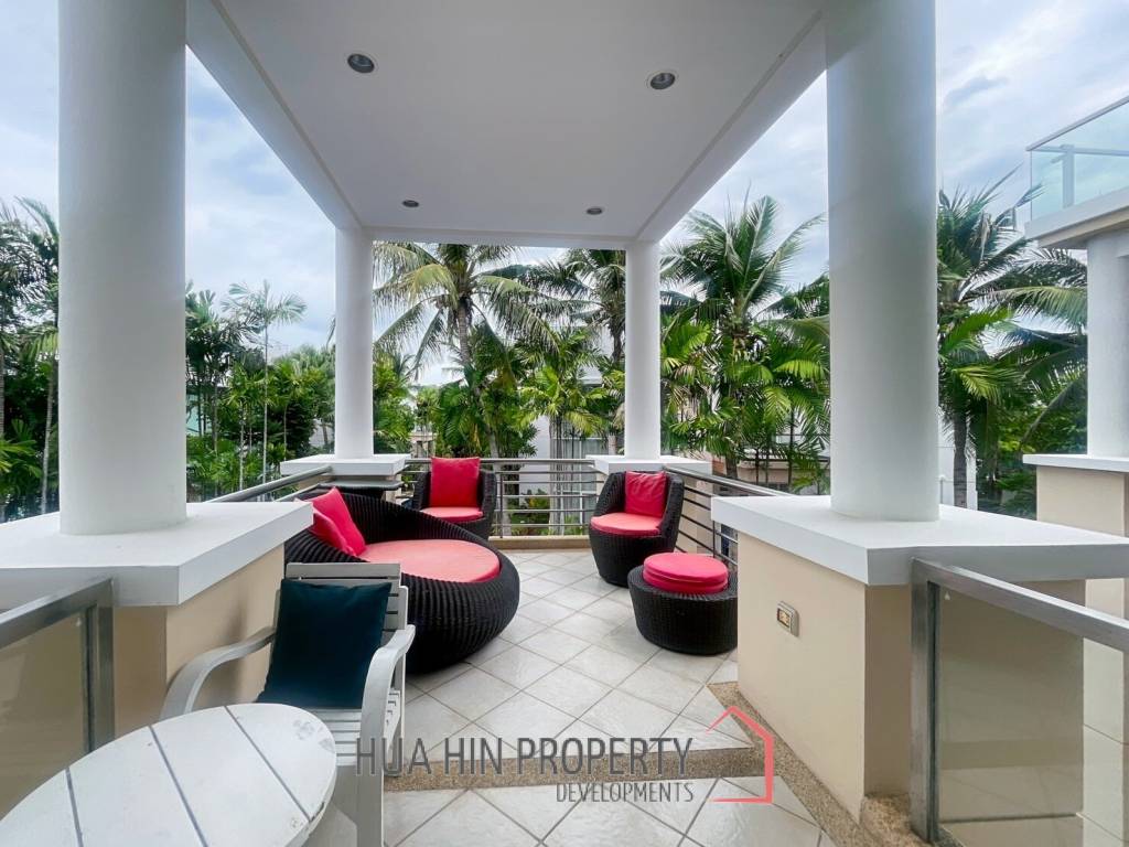 Blue Lagoon: 2 Bed 2 Bath Pool View Condo