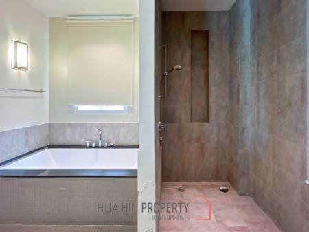 Blue Lagoon: 2 Bedroom Condo With Pool And Mountain Views
