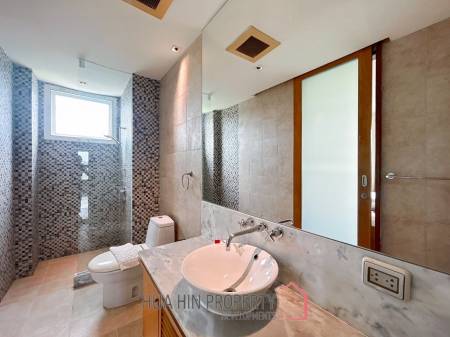 Blue Lagoon: 2 Bedroom Condo With Pool And Mountain Views