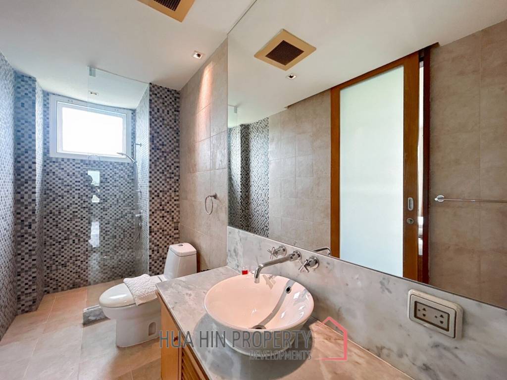 Blue Lagoon: 2 Bedroom Condo With Pool And Mountain Views