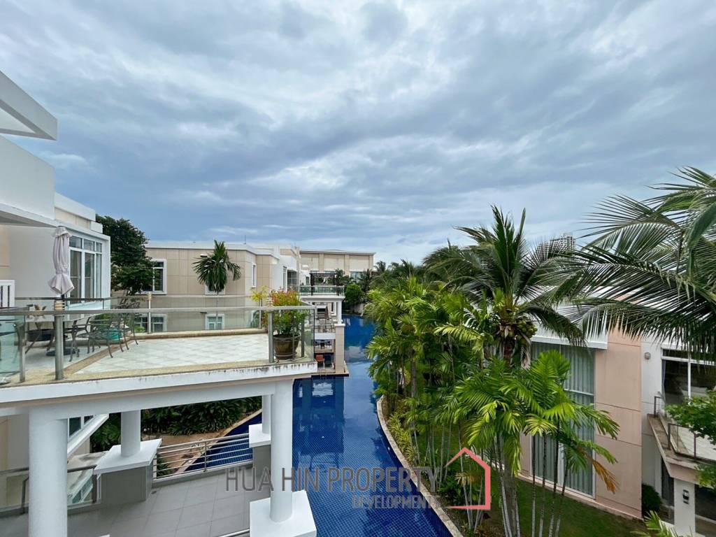 Blue Lagoon: 2 Bedroom Condo With Pool And Mountain Views