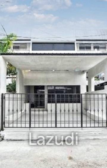 3 Bed 4 Bath 320 SQ.M Townhouse in Chong Nonsi
