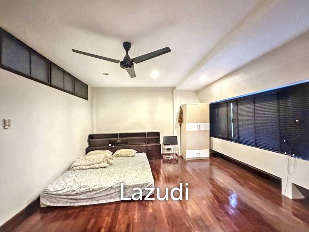 3 Bed 4 Bath 320 SQ.M Townhouse in Yenakart