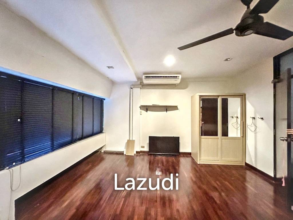 3 Bed 4 Bath 320 SQ.M Townhouse in Yenakart