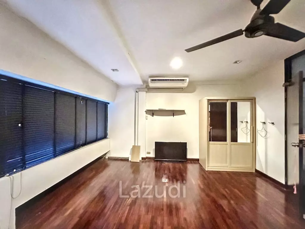 3 Bed 4 Bath 320 SQ.M Townhouse in Yenakart