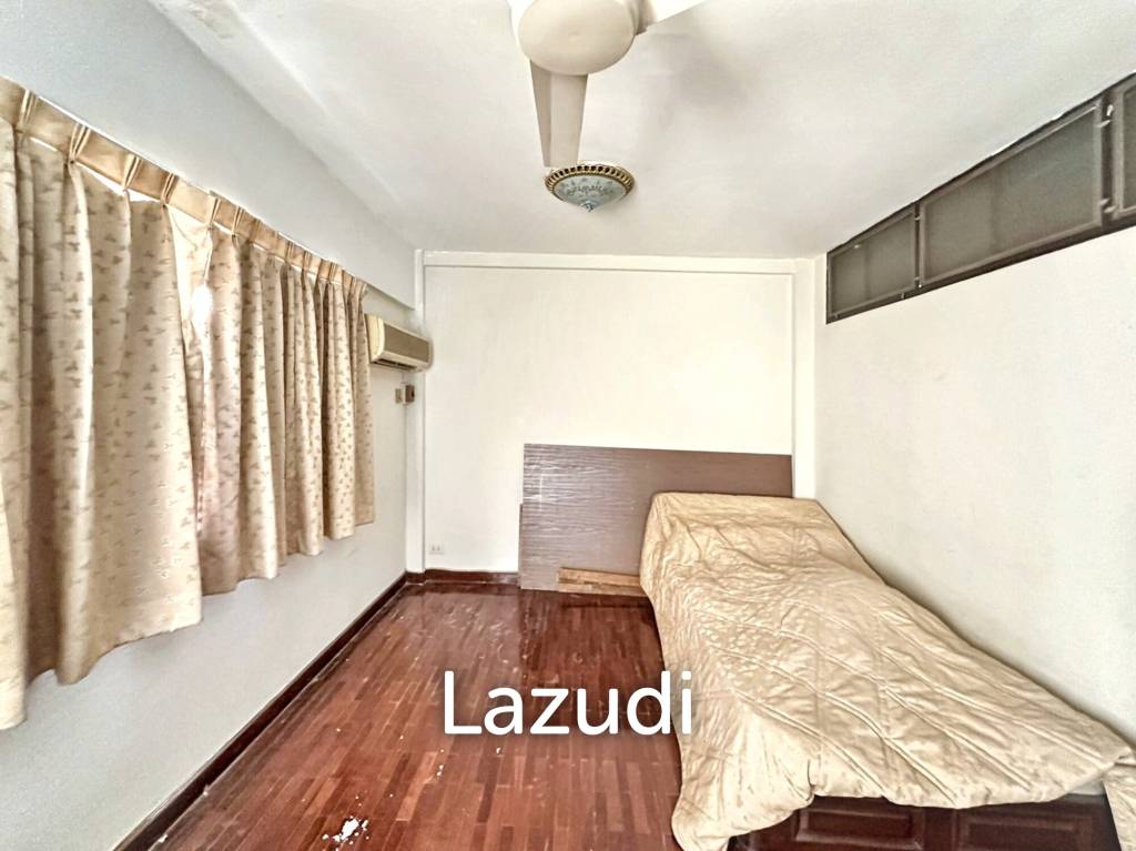 3 Bed 4 Bath 320 SQ.M Townhouse in Yenakart