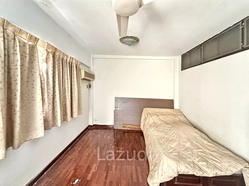 3 Bed 4 Bath 320 SQ.M Townhouse in Yenakart