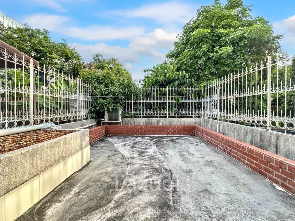 3 Bed 4 Bath 320 SQ.M Townhouse in Yenakart