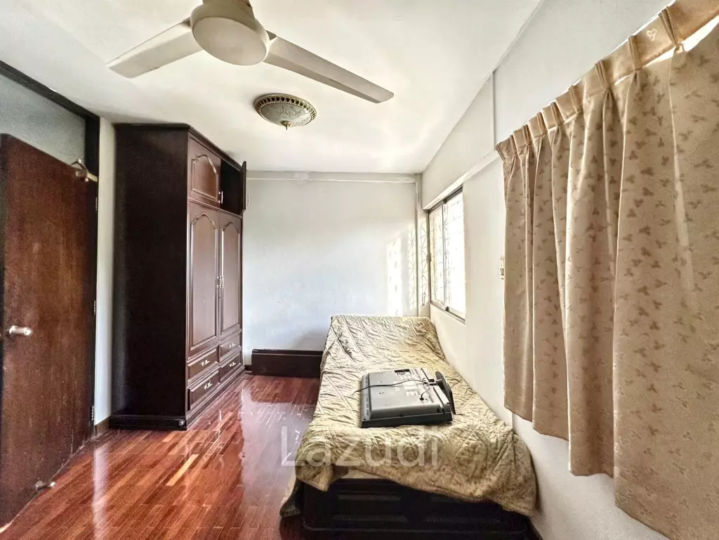 3 Bed 4 Bath 320 SQ.M Townhouse in Yenakart