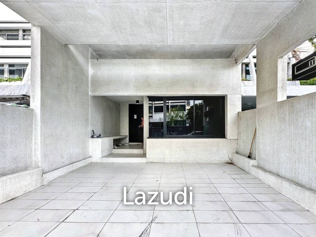 3 Bed 4 Bath 320 SQ.M Townhouse in Yenakart