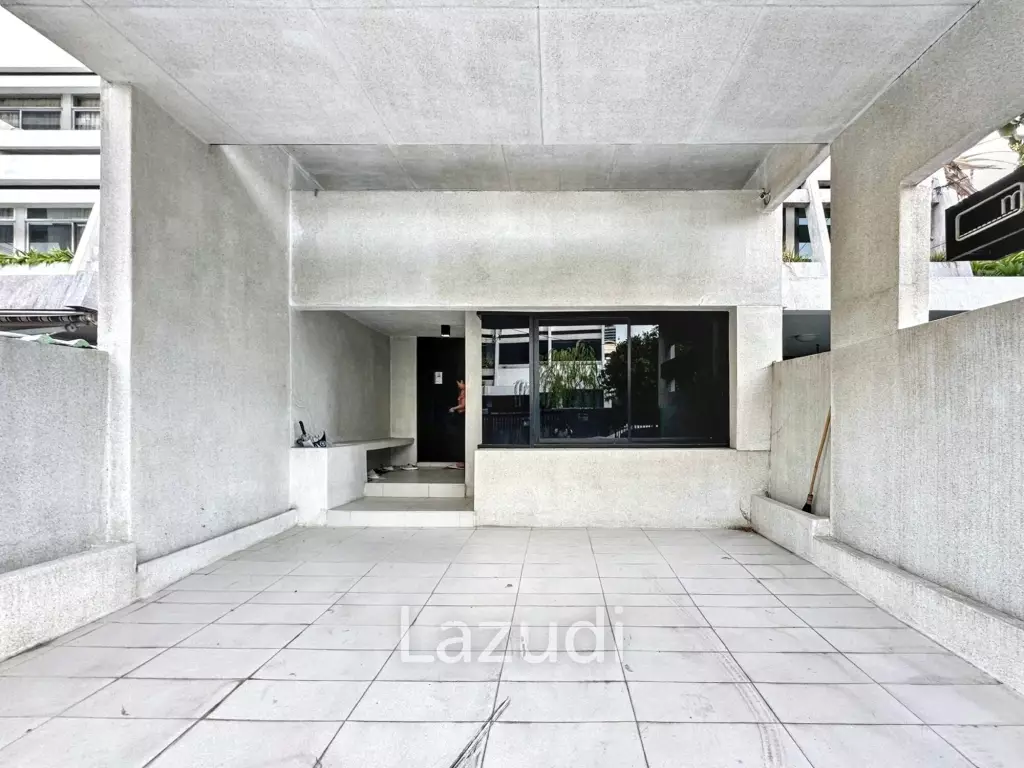 3 Bed 4 Bath 320 SQ.M Townhouse in Yenakart