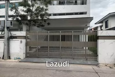 Ultra Luxury Home Office for Sale in Ladphrao 35