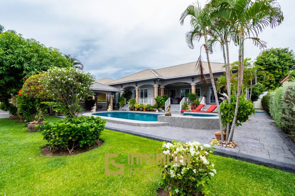 Luxury 3/4 bed pool villa close to Cha'am beach