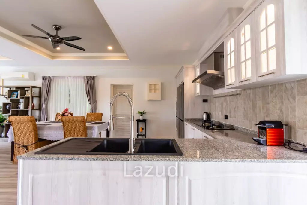 Luxury 3/4 bed pool villa close to Cha'am beach