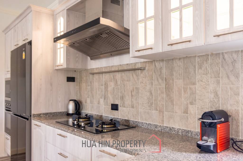 Luxury 3/4 bed pool villa close to Cha'am beach