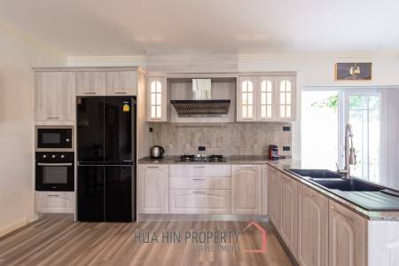 Luxury 3/4 bed pool villa close to Cha'am beach