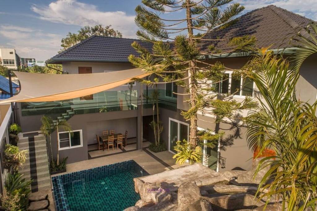 Modern 5 Bedroom Villa with Exceptional Amenities in Soi Saiyuan, Rawai