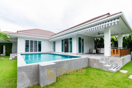 Woodlands Residence : 3 bed pool villa on a large corner plot