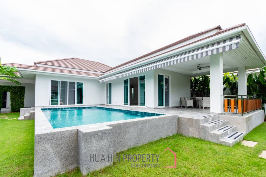 Woodlands Residence : 3 bed pool villa on a large corner plot