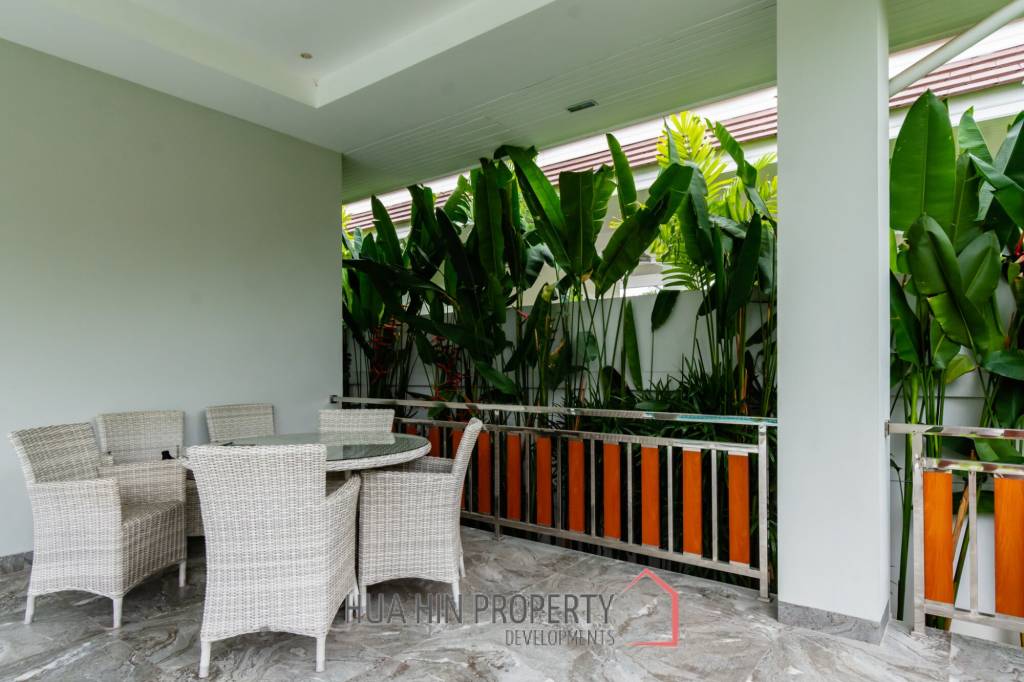 Woodlands Residence : 3 bed pool villa on a large corner plot