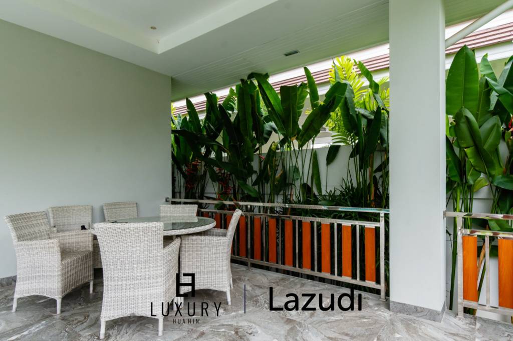 Woodlands Residence : 3 bed pool villa on a large corner plot