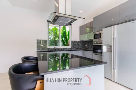 Woodlands Residence : 3 bed pool villa on a large corner plot