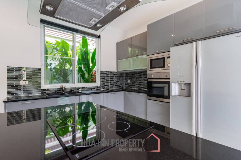 Woodlands Residence : 3 bed pool villa on a large corner plot