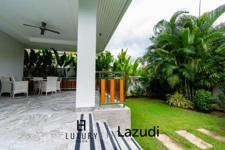 Woodlands Residence : 3 bed pool villa on a large corner plot