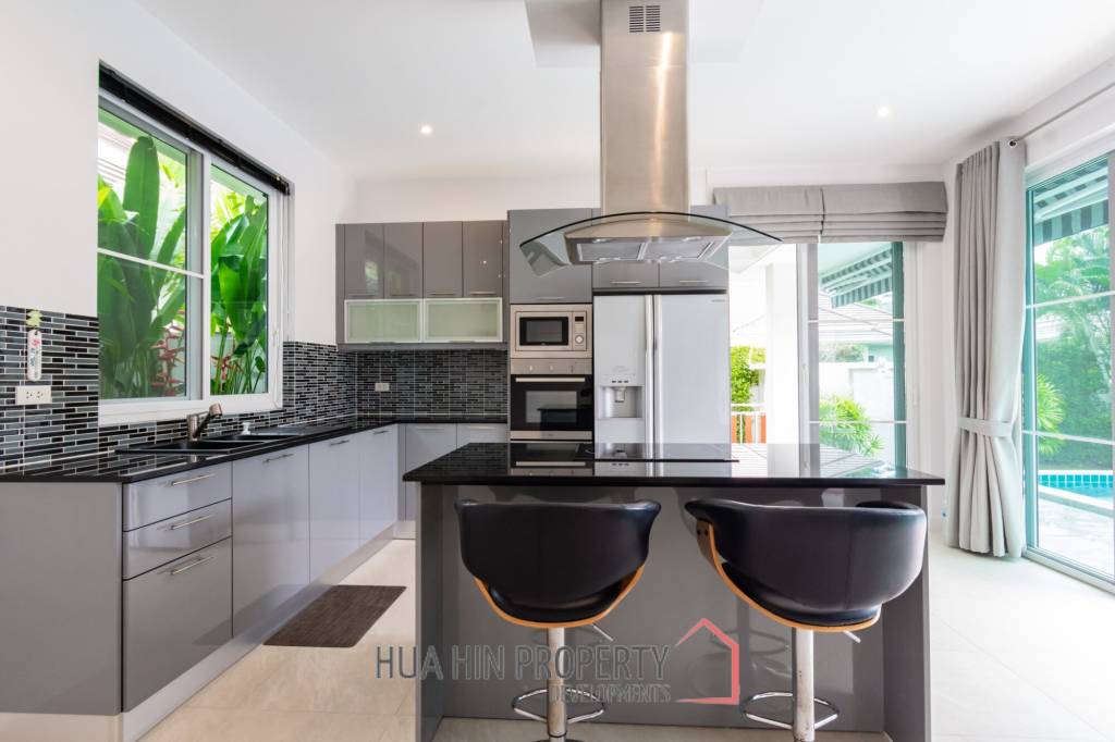 Woodlands Residence : 3 bed pool villa on a large corner plot