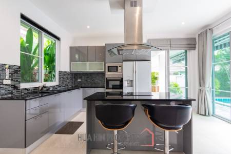 Woodlands Residence : 3 bed pool villa on a large corner plot