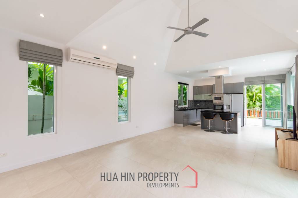 Woodlands Residence : 3 bed pool villa on a large corner plot