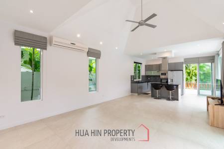Woodlands Residence : 3 bed pool villa on a large corner plot