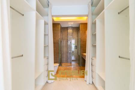 Woodlands Residence : 3 bed pool villa on a large corner plot