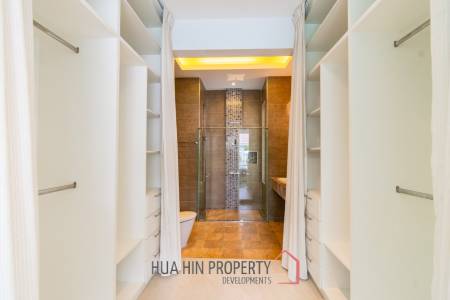Woodlands Residence : 3 bed pool villa on a large corner plot
