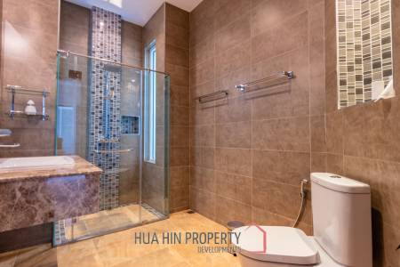 Woodlands Residence : 3 bed pool villa on a large corner plot