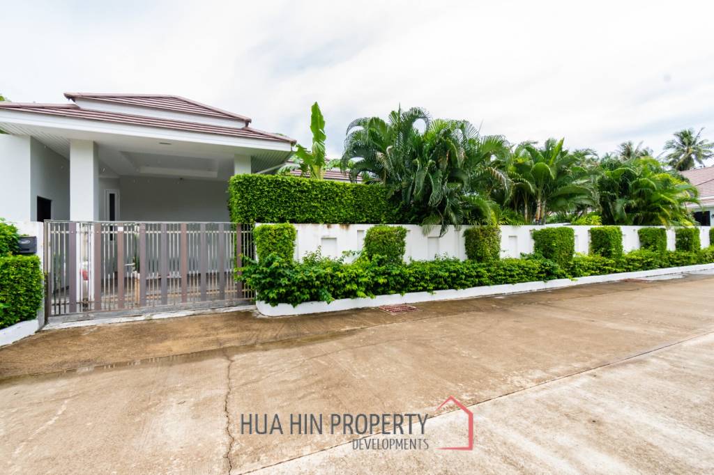 Woodlands Residence : 3 bed pool villa on a large corner plot