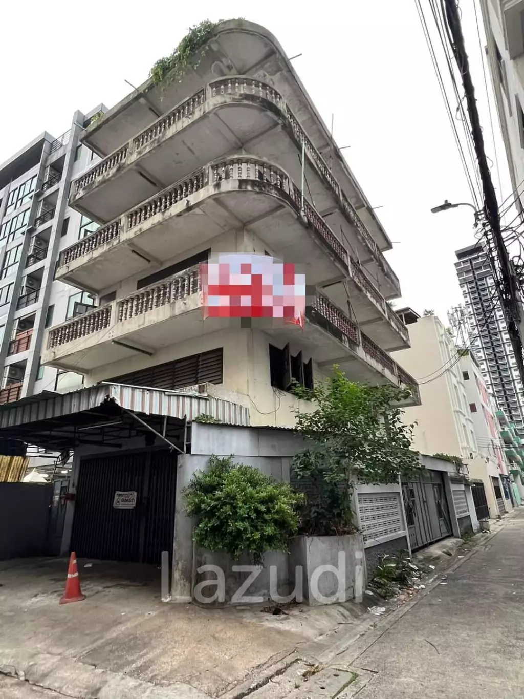 Commercial building for sale in Charoen Nakorn-Krung Thon