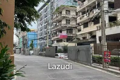 Commercial building for sale in Charoen Nakorn-Krung Thon