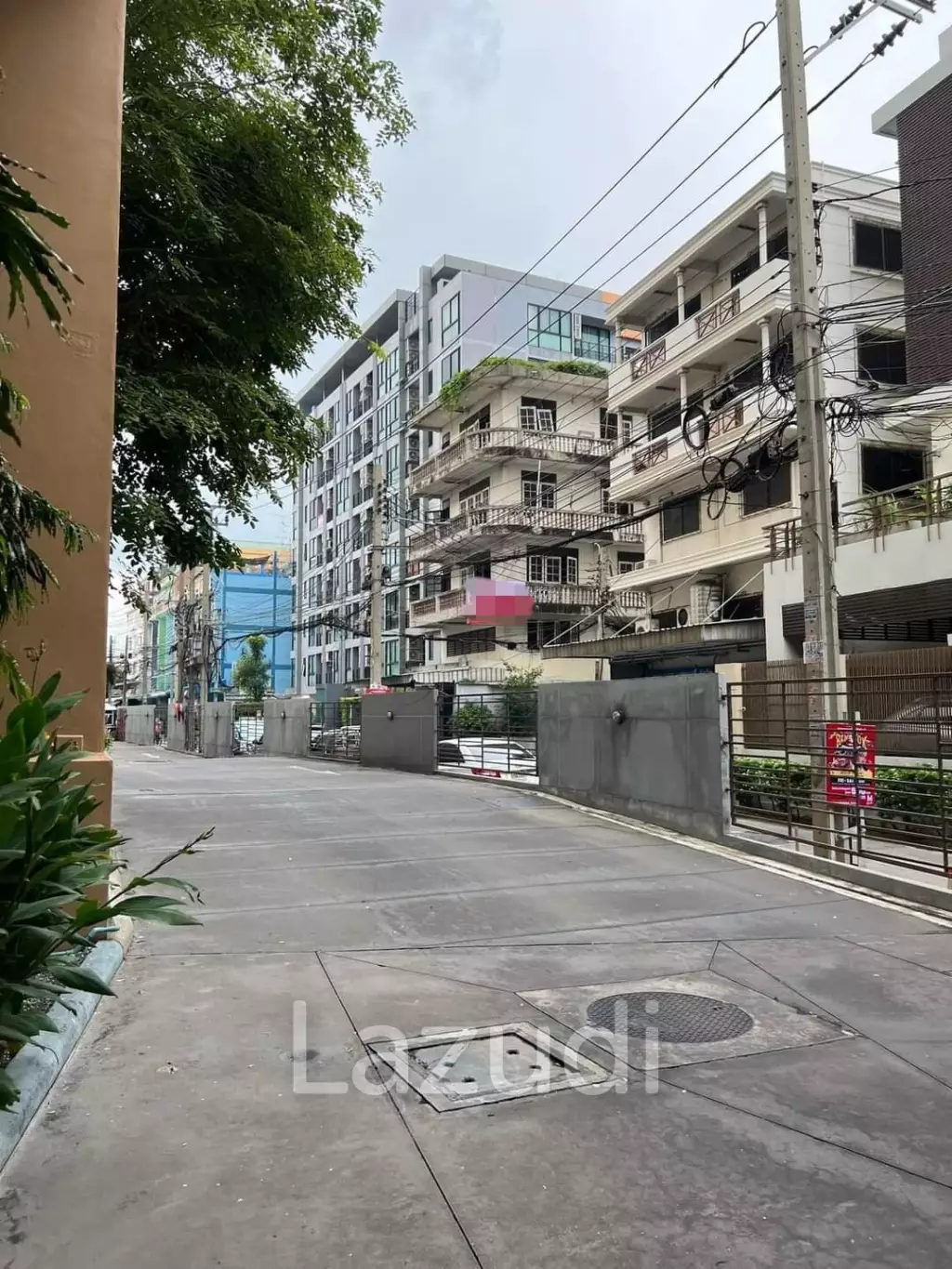 Commercial building for sale in Charoen Nakorn-Krung Thon