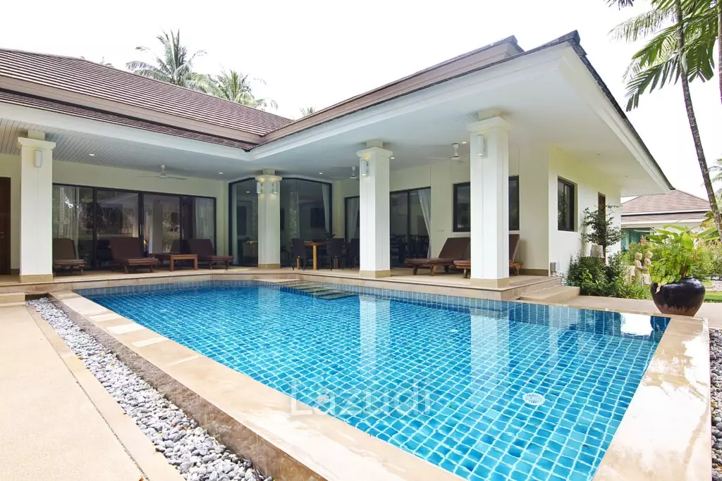 Beautiful 3-Bed Villa with Tropical Garden in Mae Nam