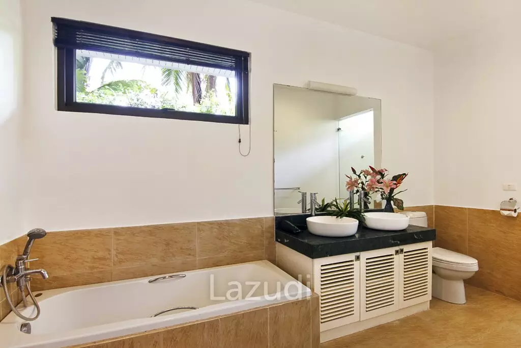 Beautiful 3-Bed Villa with Tropical Garden in Mae Nam