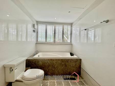 Royal Princess: Luxurious 4 Bed Beachfront Condo
