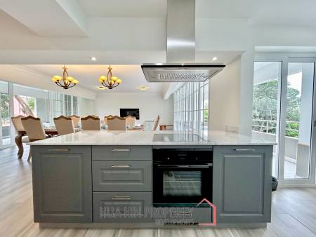 Royal Princess: Luxurious 4 Bed Beachfront Condo